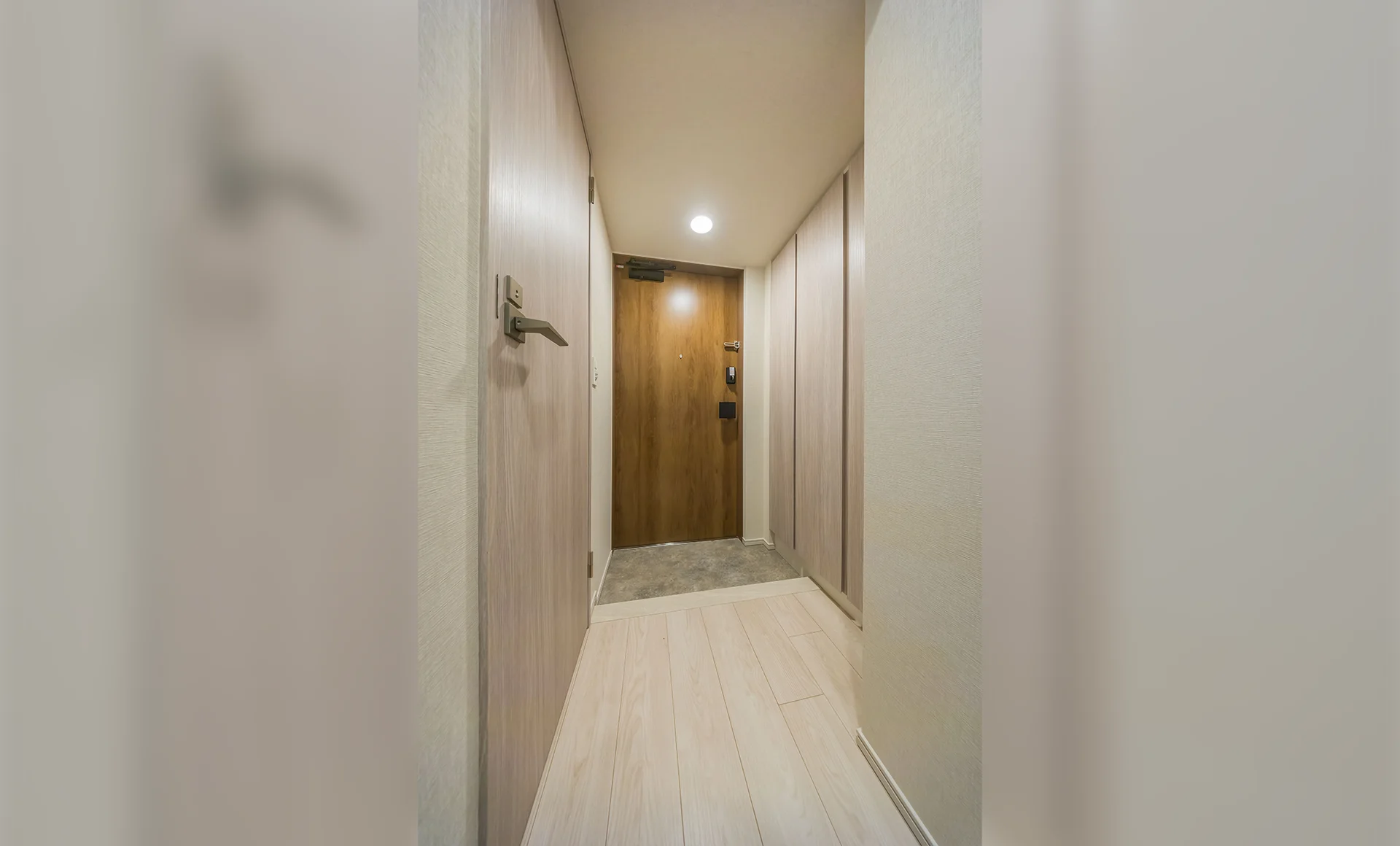 422号室/19Atype/2K(玄関)