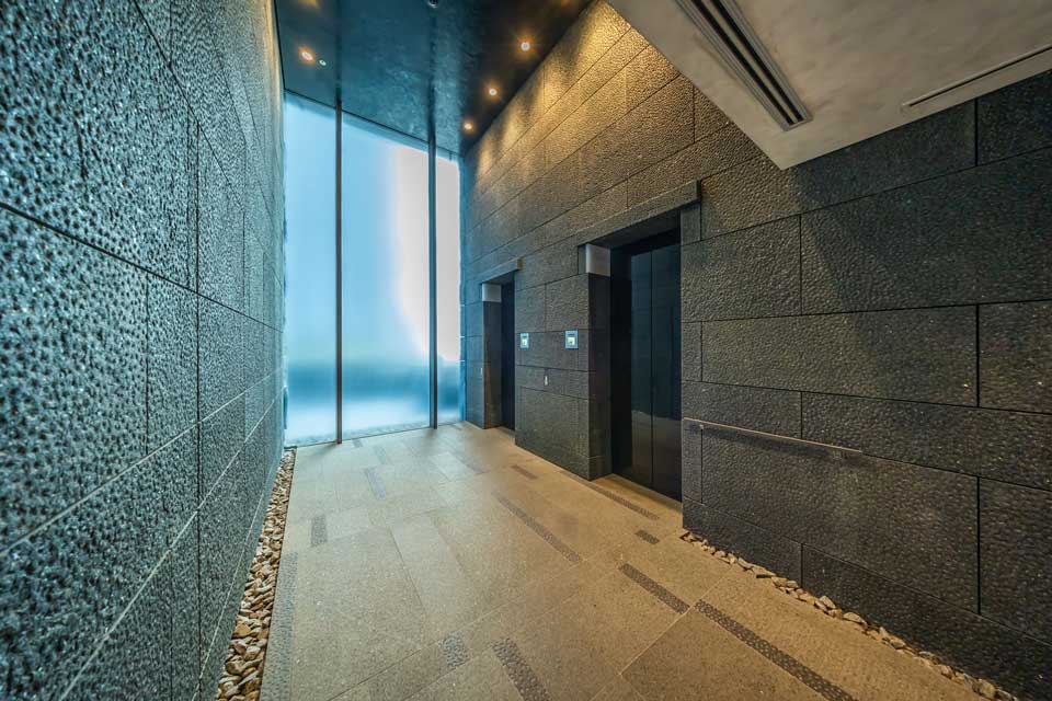 1階エレベーターホール（2024年3月撮影）