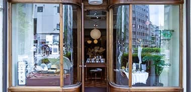 街中の店舗入口