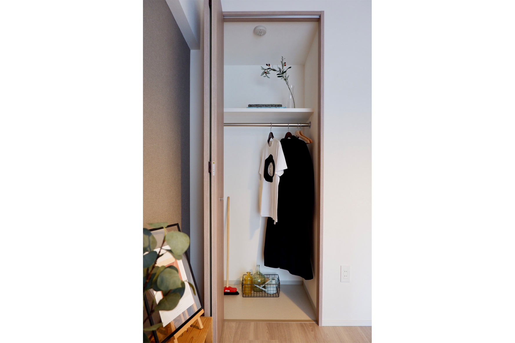 WALK IN CLOSET