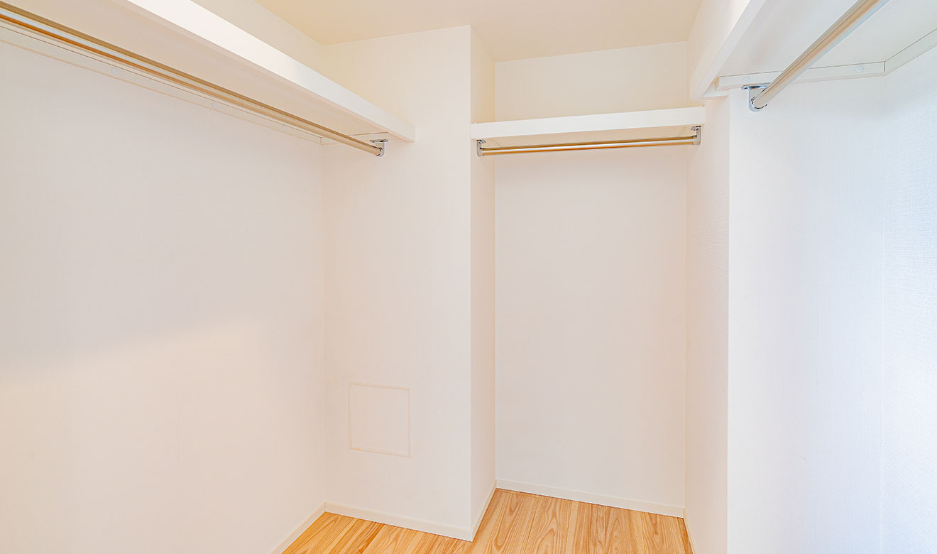 Walk-in Closet