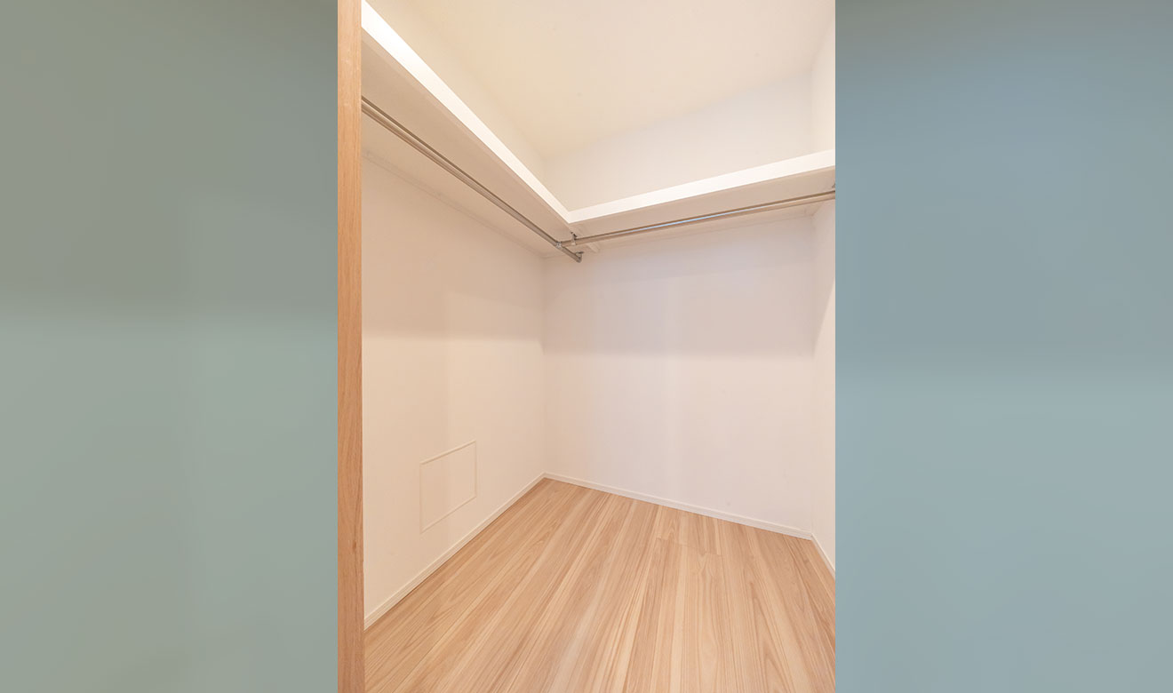 Walk-in Closet