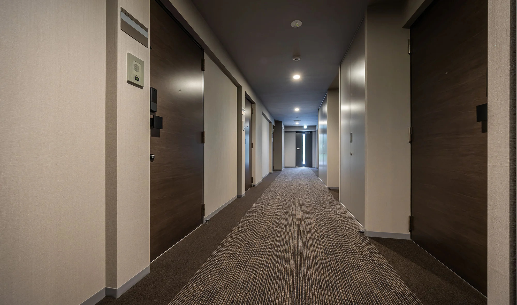 サウス棟：内廊下