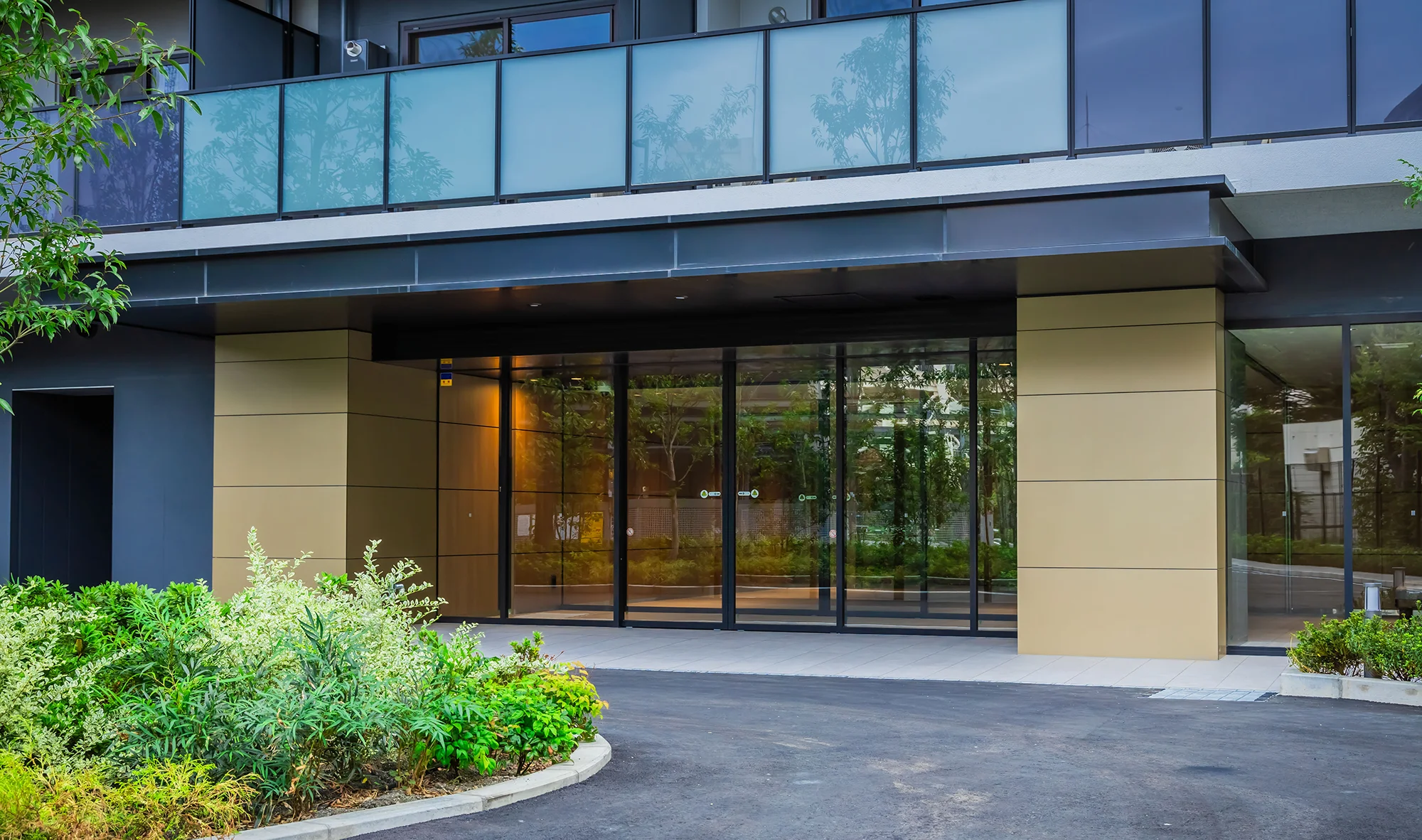 ノース棟：サブエントランス