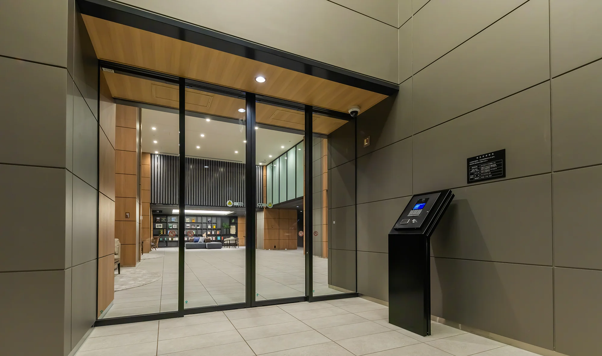 ノース棟：風除室