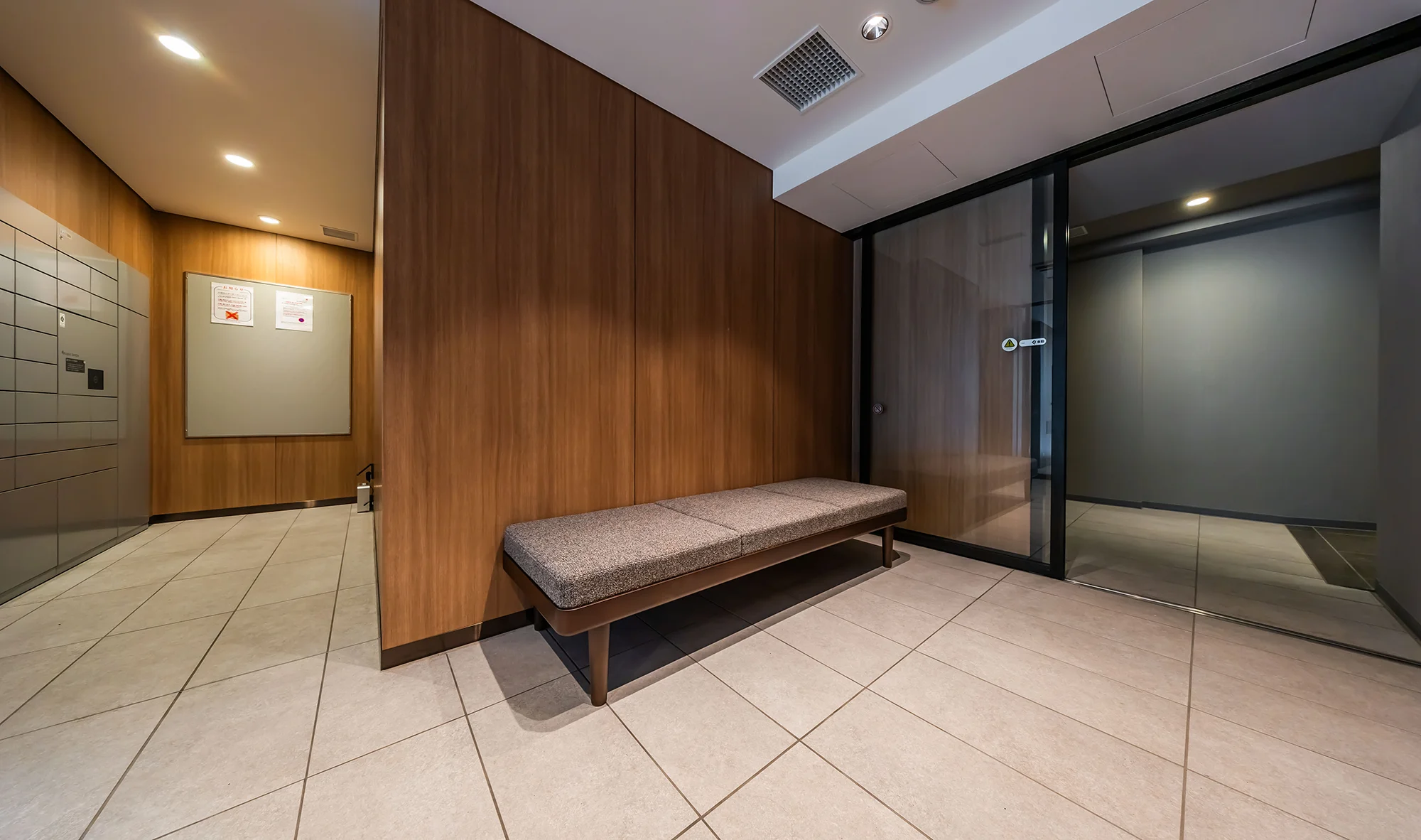 サウス棟：エントランスホール