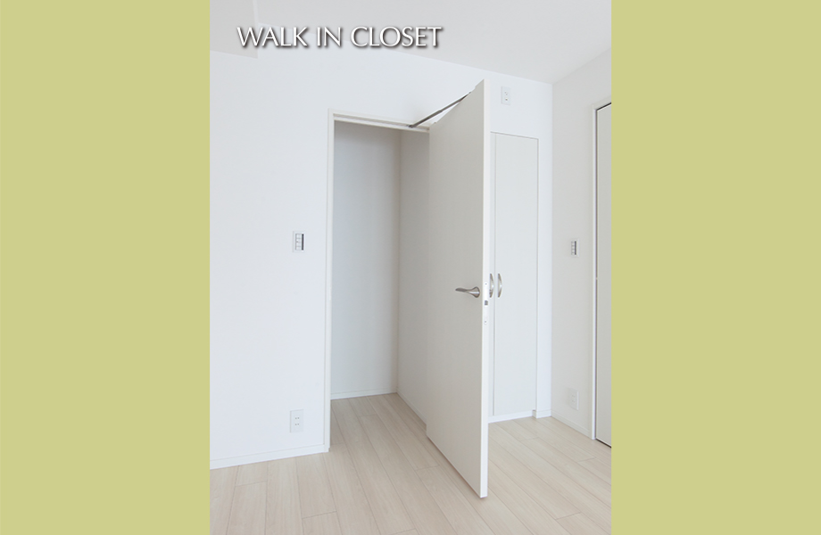 WALK IN CLOSET