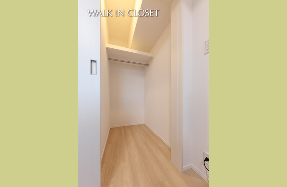 WALK IN CLOSET