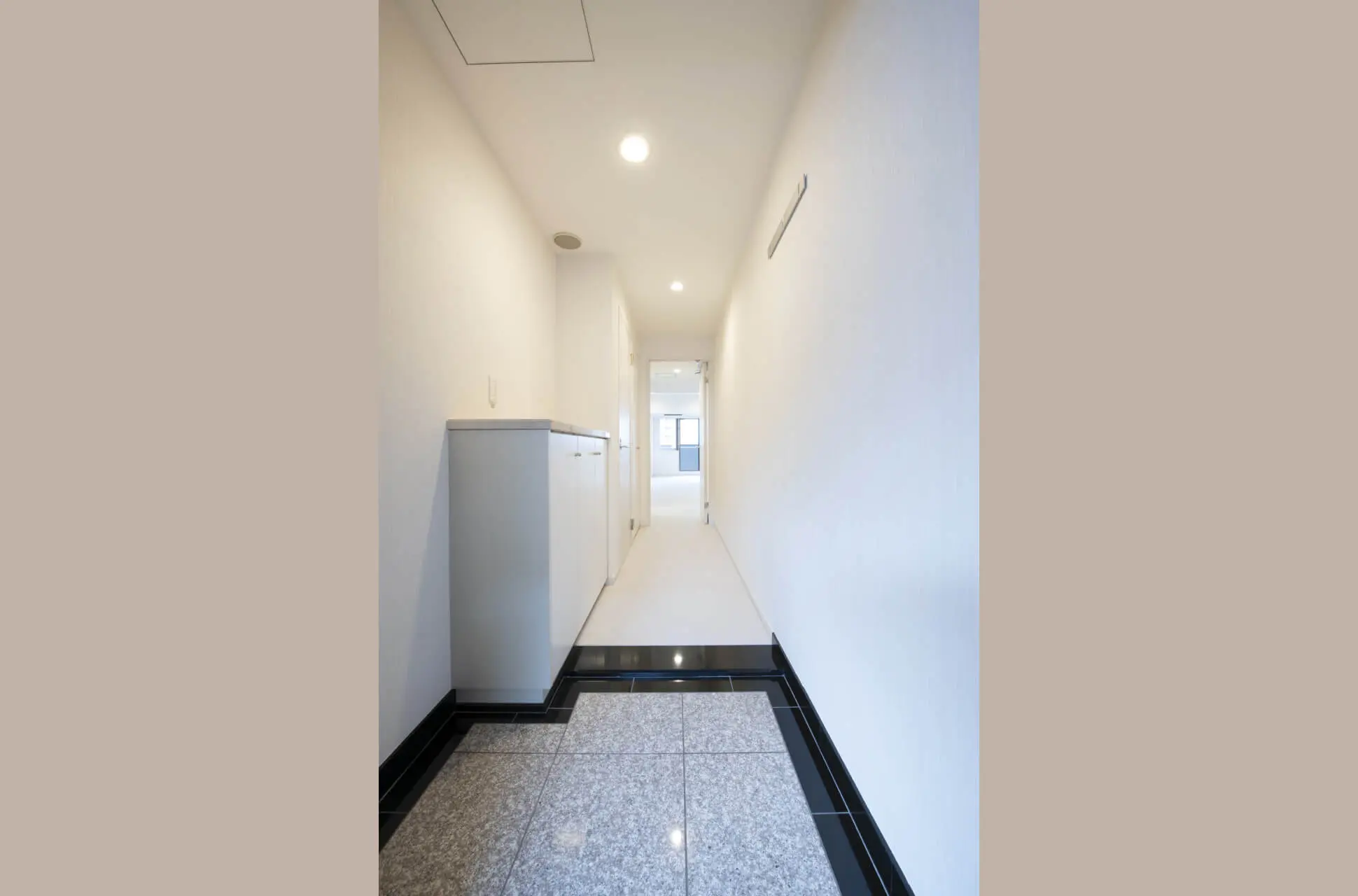 1212号室 Entrance
